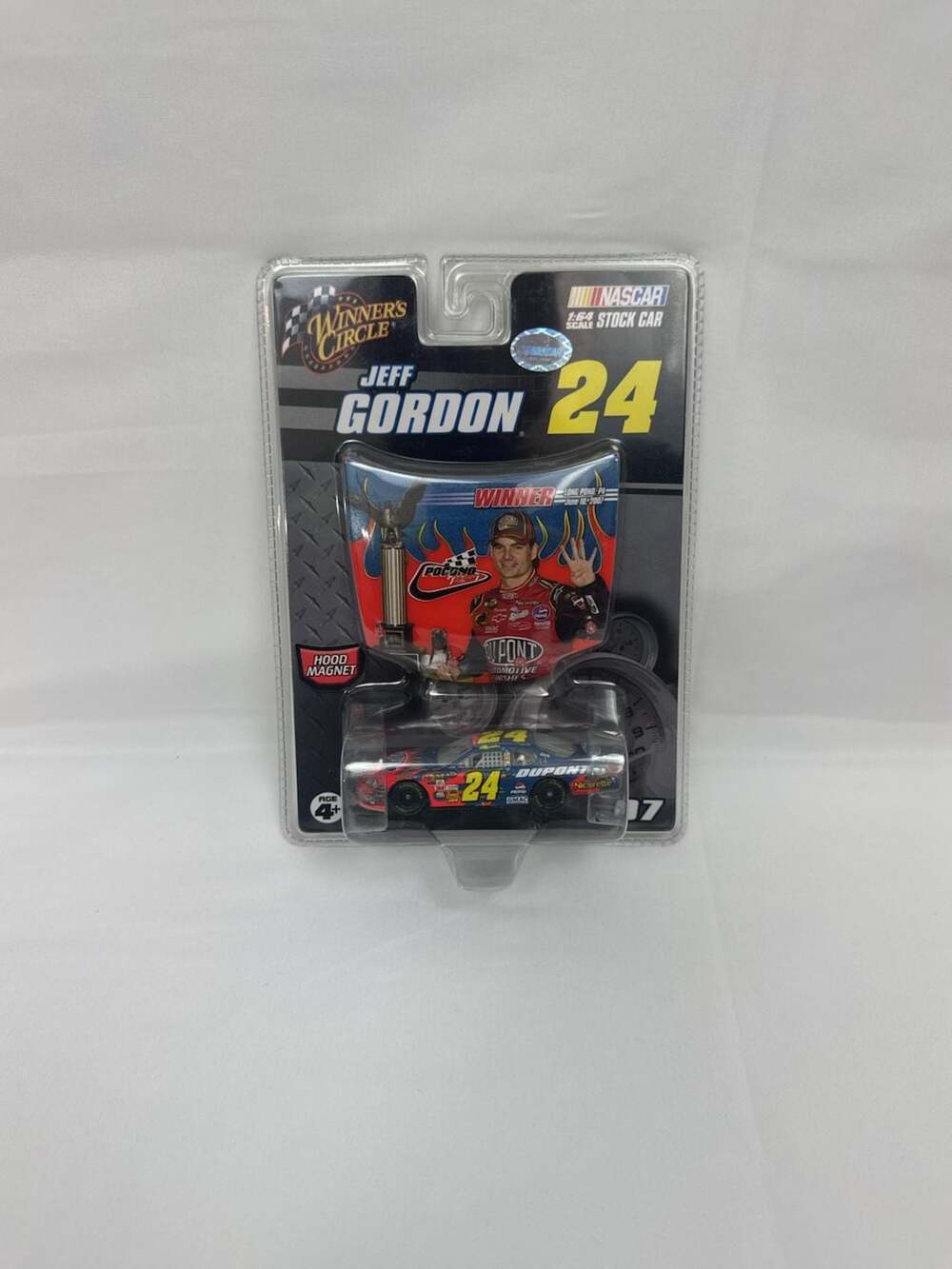 2007 Jeff Gordon 24 DuPont Pocono Winner 1/64 Scale Diecast Car with Hood Magnet